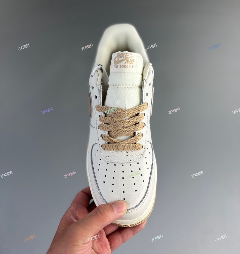 AJ7747_00008.jpg