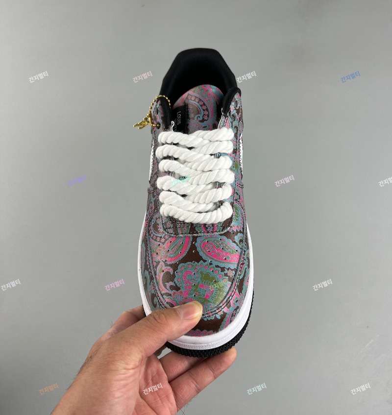 LV X NIKE DM0970_00001.jpg