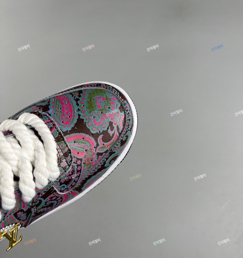 LV X NIKE DM0970_00002.jpg