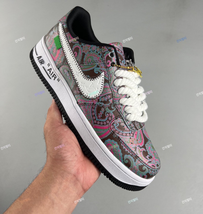 LV X NIKE DM0970_00003.jpg