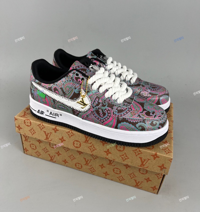LV X NIKE DM0970_00004.jpg