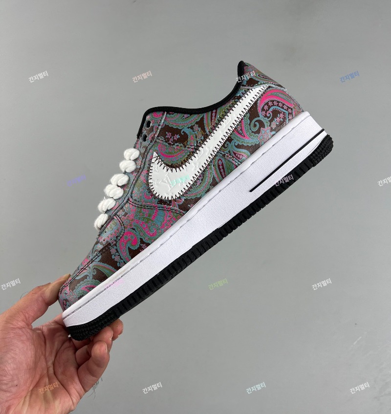 LV X NIKE DM0970_00006.jpg