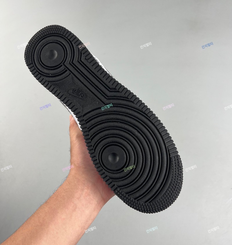 LV X NIKE DM0970_00009.jpg