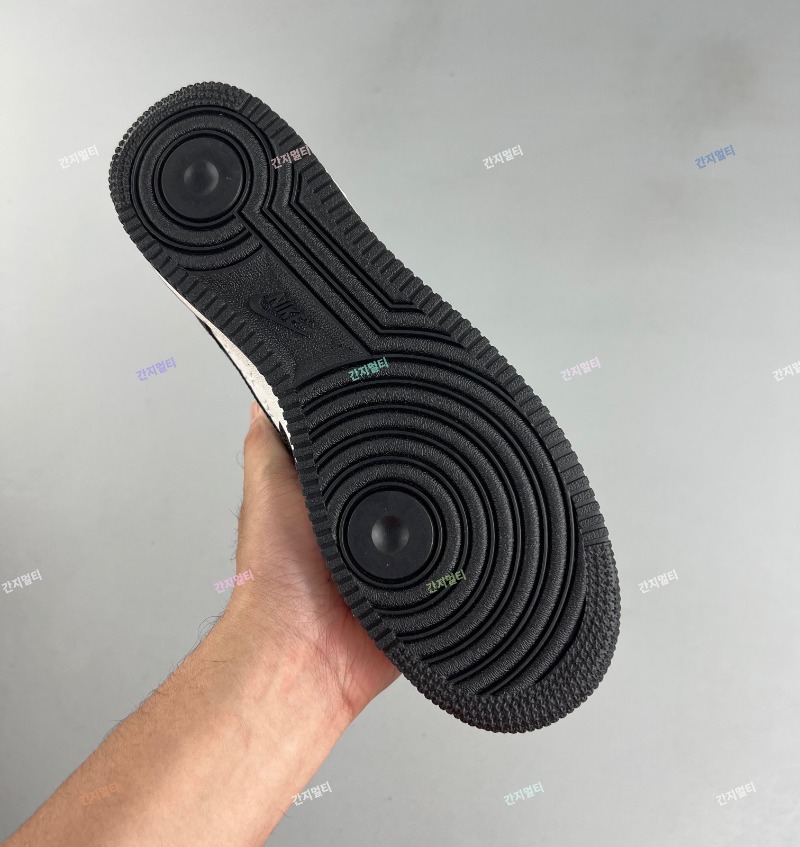 LV X NIKE 1A9VGO_00007.jpg