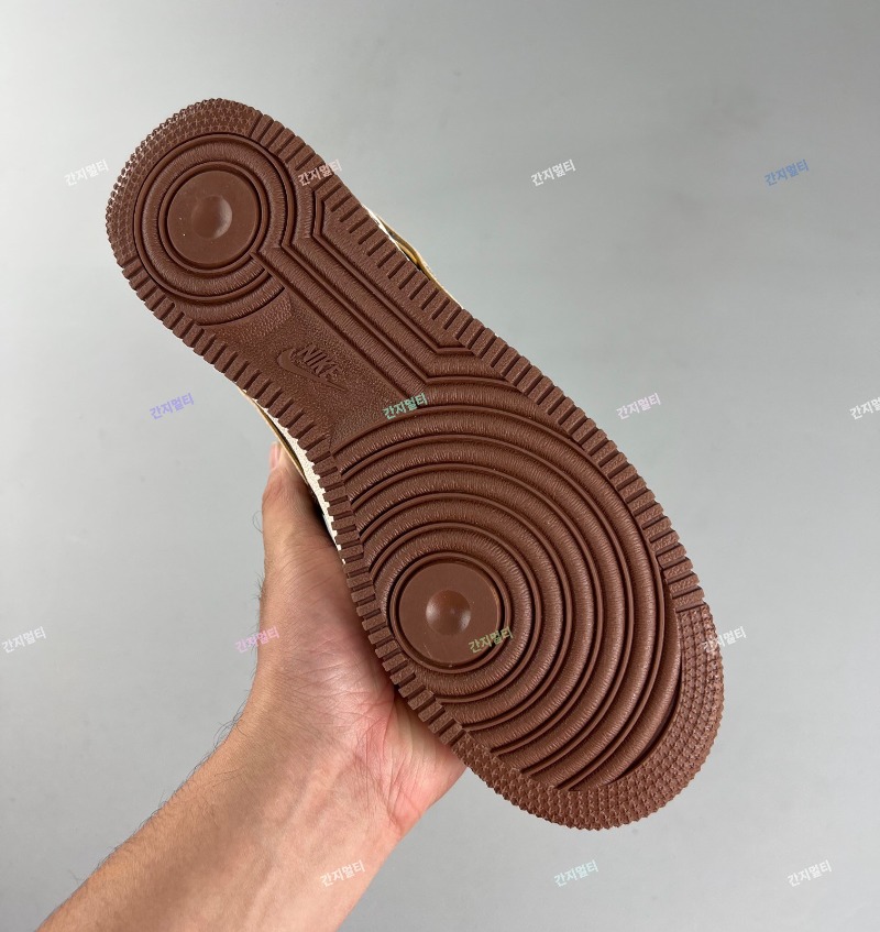 LV x NIKE DM0970-101_00001.jpg