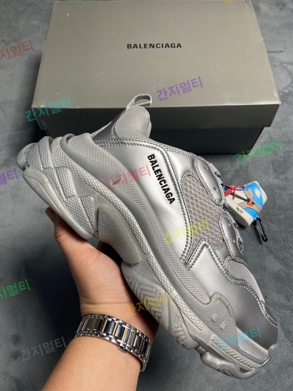 浅灰银 巴黎世家8层组合TPU复古鞋 536737 W2FS2 8100 Balenciaga Triple S Light Gray Silver 02.jp...(5F36B).jpg