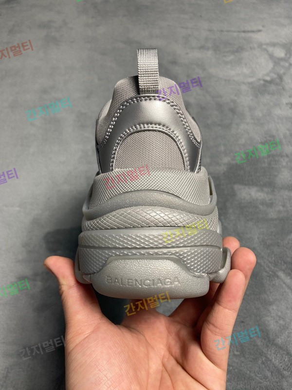 浅灰银 巴黎世家8层组合TPU复古鞋 536737 W2FS2 8100 Balenciaga Triple S Light Gray Silver 11.jp...(C59B1).jpg