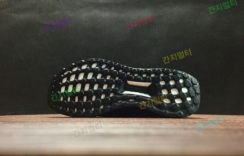 BY2638！ Adidas x H﹡﹡EN Ultraboost Uncaged 限量黑魂！原滋原味实拍！微商首选！(B037D).jpg