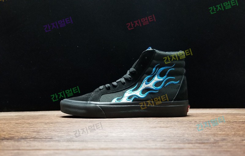 VN0003T0UA2！WTAPS x Vans Vault OG SK8-Hi LX Blue Flame(3BC0F).jpg