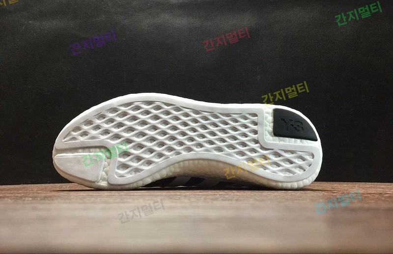 Y3 黑白真爆！原滋原味实拍！微商首选！(D9AF1).jpg