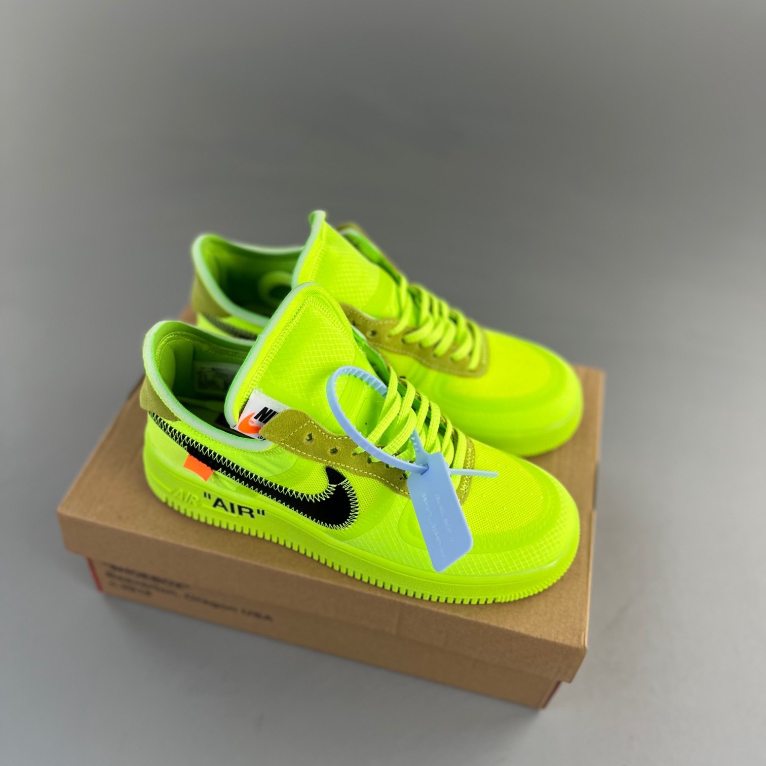 나이키 x 오프화이트 에어포스 1 로우 V2 볼트 Nike x Off-White Air Force 1 Low Volt AO4606-700