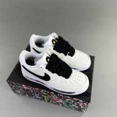 PEACEMINUSONE x Nike Air Force 1 AQ3692-001