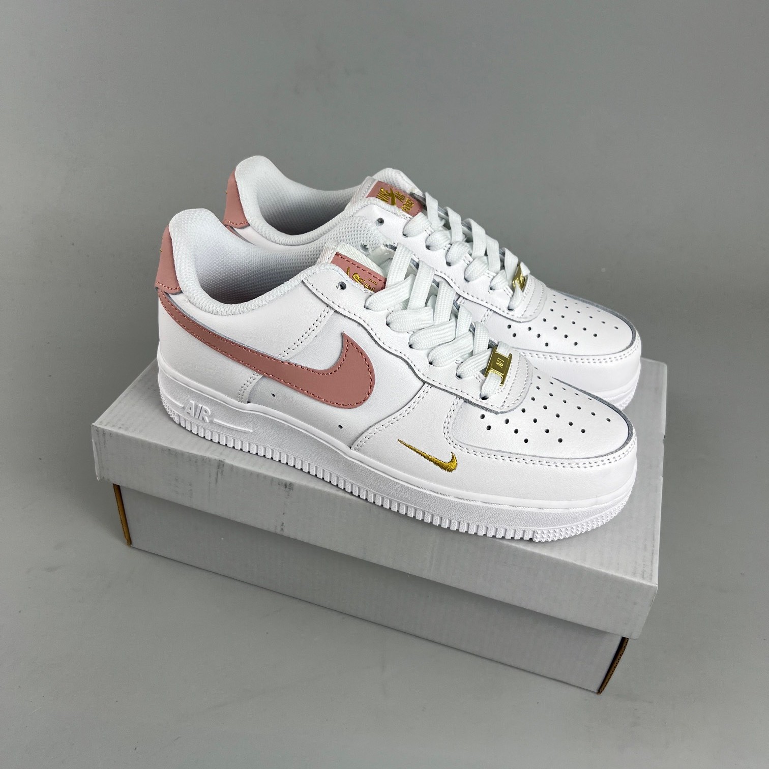 나이키 에어포스 1 '07 에센셜 화이트 러스트 핑크 Nike Air Force 1 '07 Essential White Rust Pink CZ0270-103