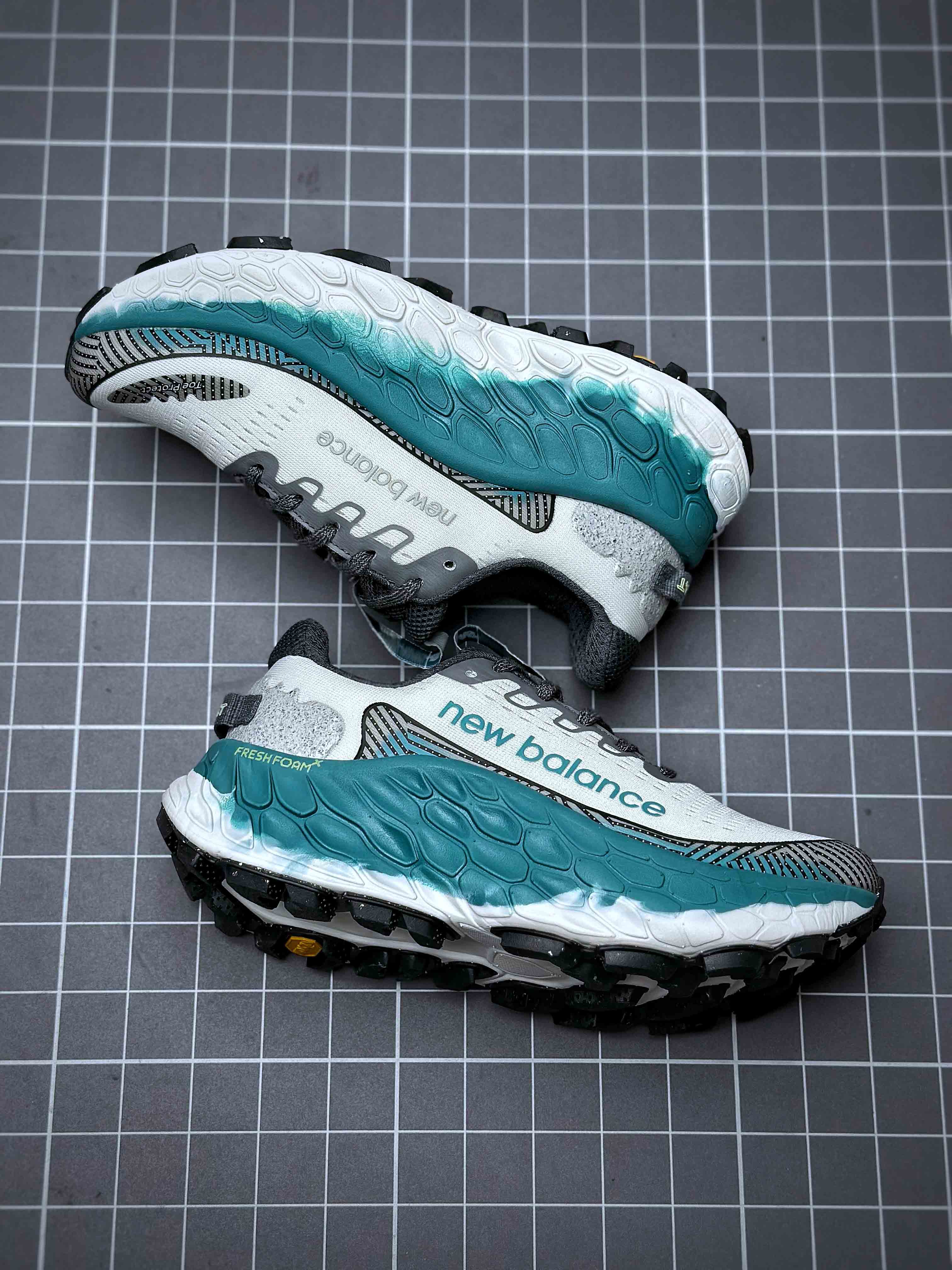 뉴발란스 프레쉬폼 X 모어 v3 New Balalnce Fresh Foam X More V3 NWB250039
