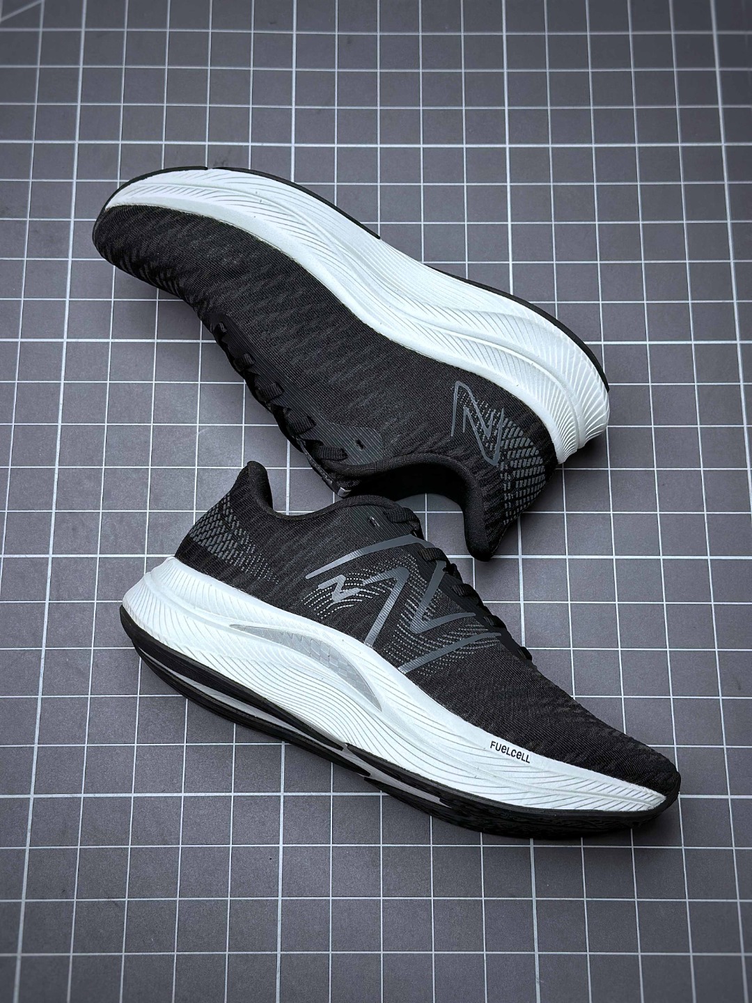 뉴발란스 프레쉬 폼 X 1080 New Balance Fresh Foam X NWB210005