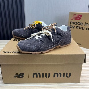 (W) 뉴발란스 x 미우 미우 530 스웨이드 메쉬 스니커즈 (W) New Balance x Miu Miu 530 Suede Mesh Sneakers
